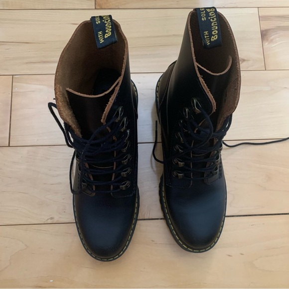 Dr Martens Air Wair LEONA Smooth Black Platform Boots Womens Size 9 - Picture 4 of 11